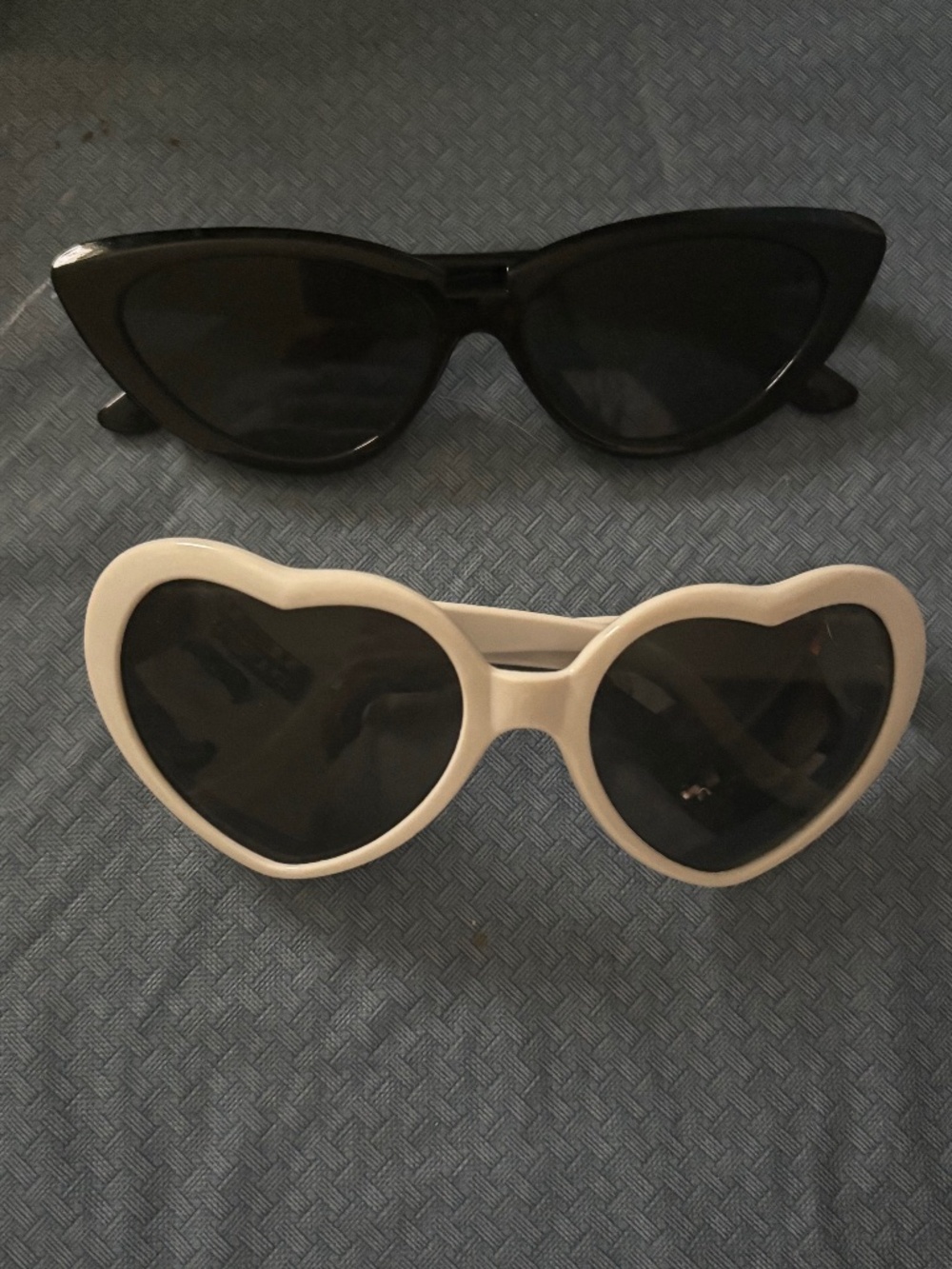 Pack of 2 Bogo sunglasses coquette sunnies heart shaped cateye glasses retro